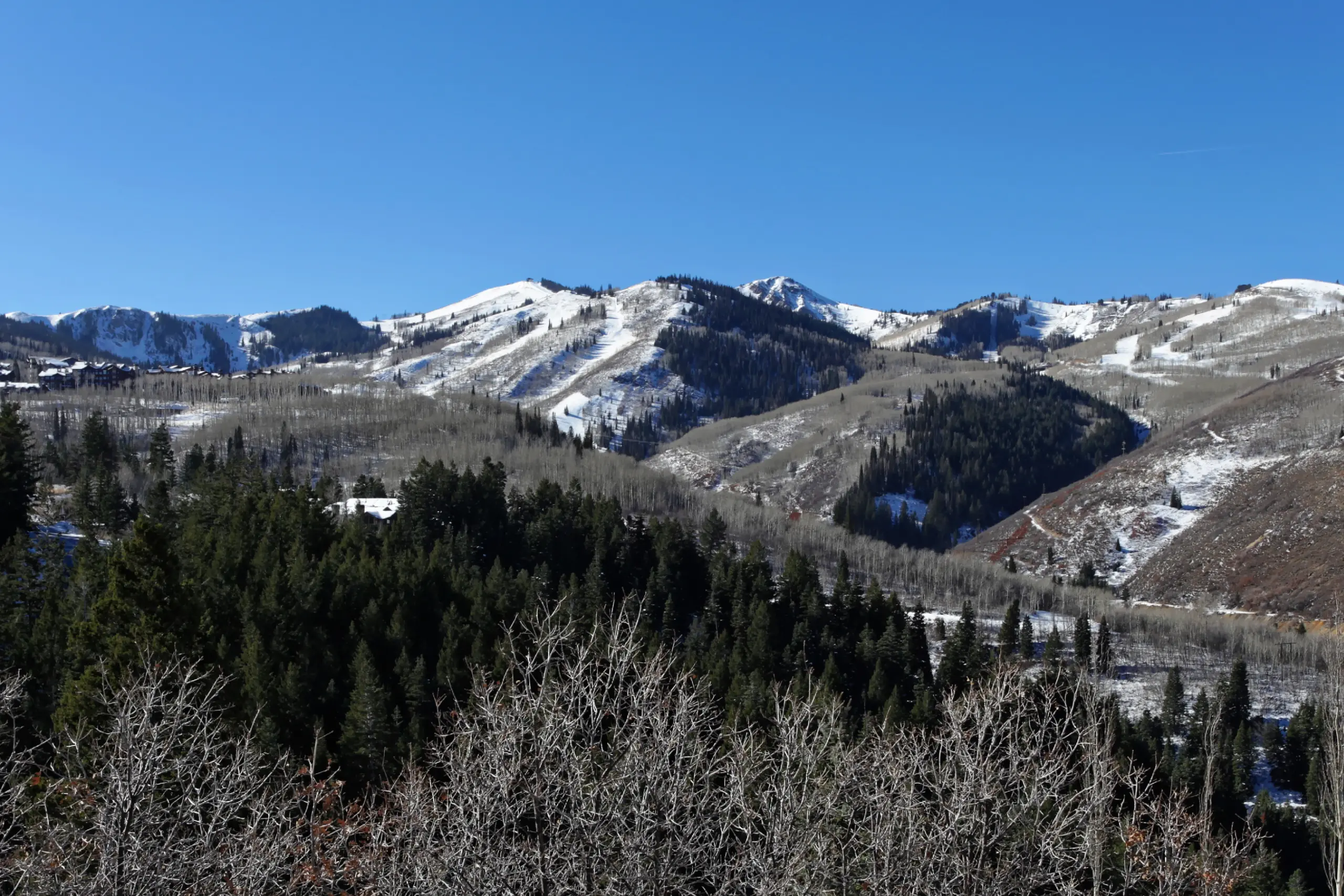 Snowy slopes and hills in Upper Deer Deer Valley, Utah